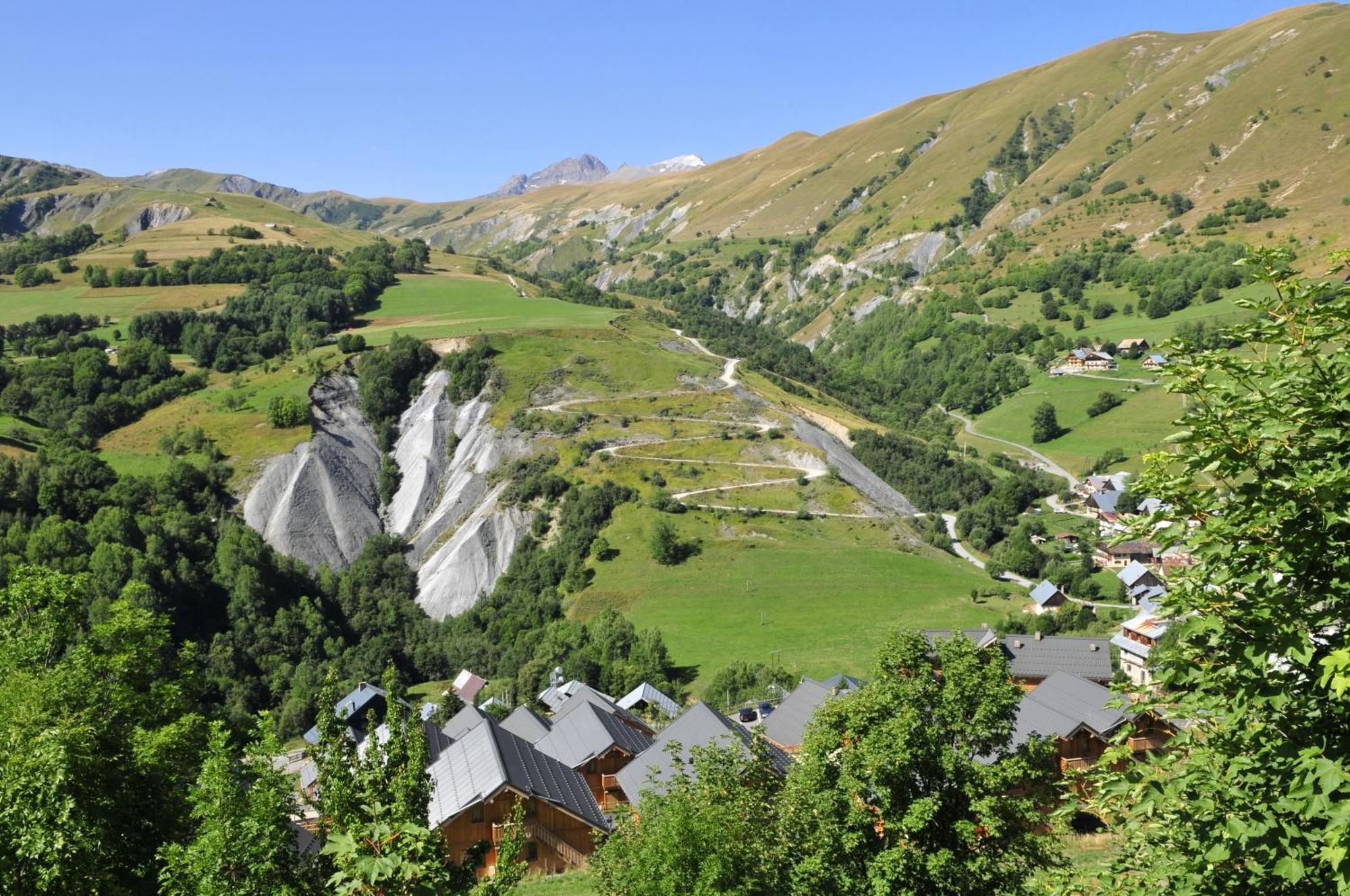Residence Goelia Les Chalets Des Ecourts Saint-Jean-d'Arves Luaran gambar